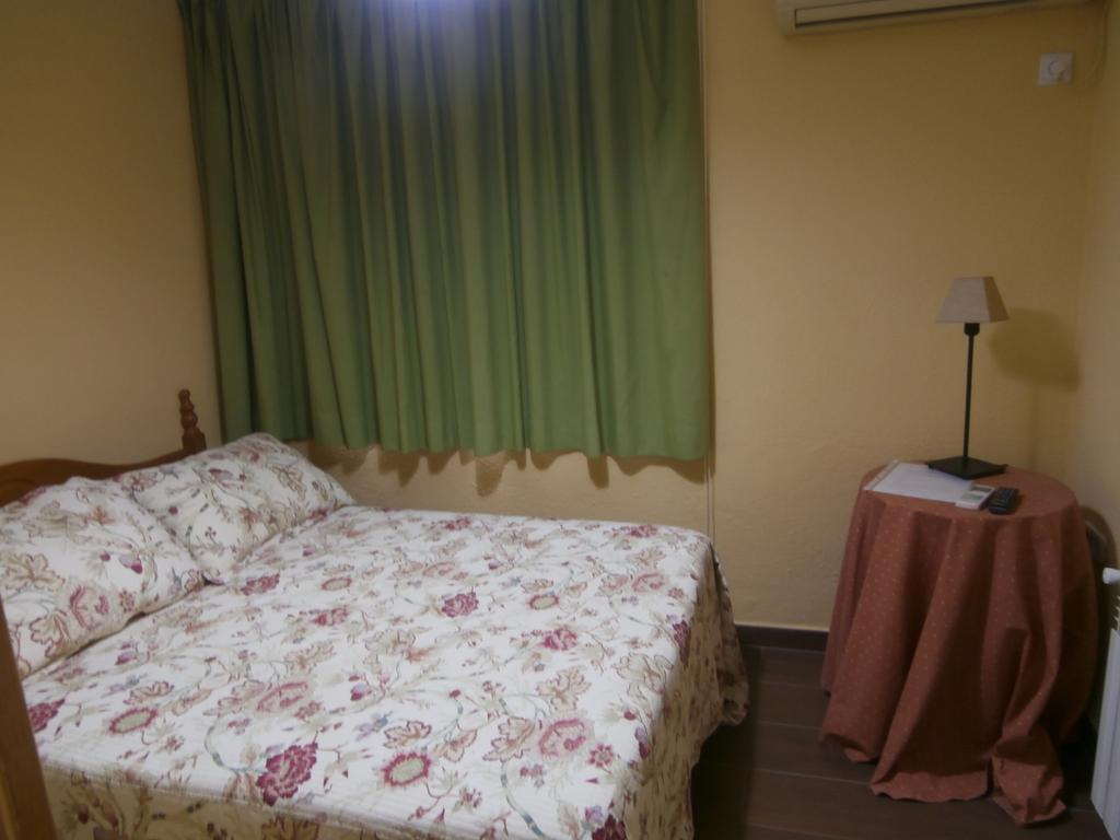 Hostal Puerta Bonita Vista Alegre Μαδρίτη Εξωτερικό φωτογραφία